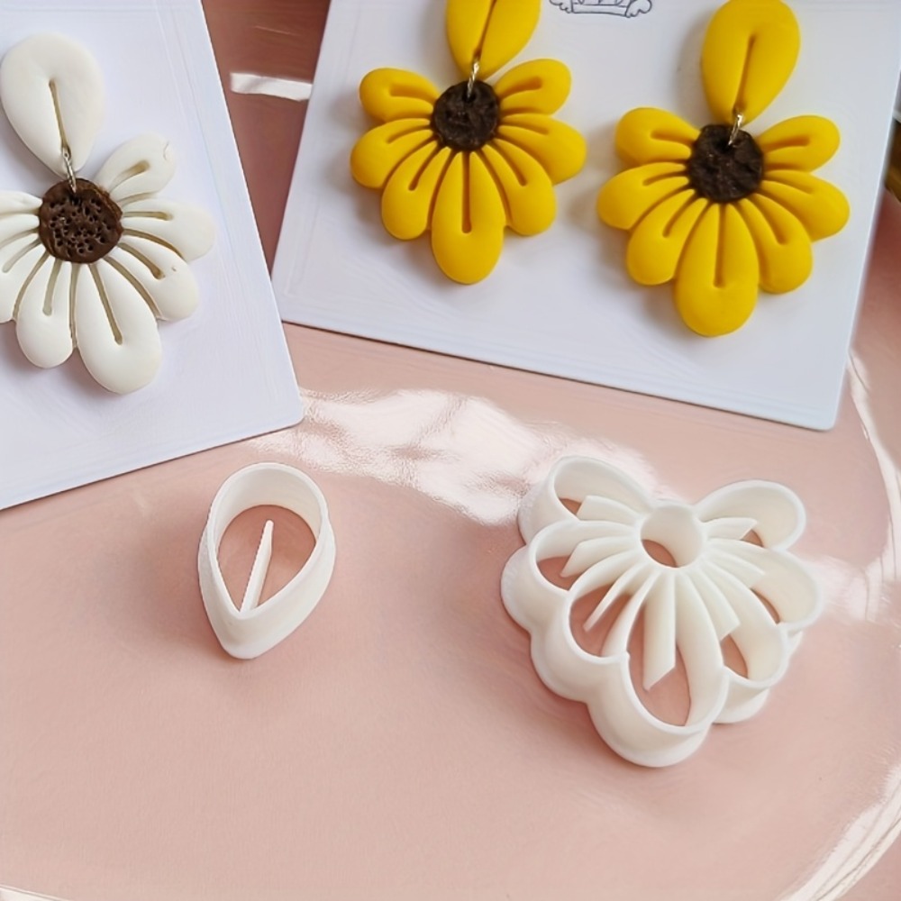 Nail Art Elegant - 2 Stuks Elegante Bloemvormige Polymeer Klei