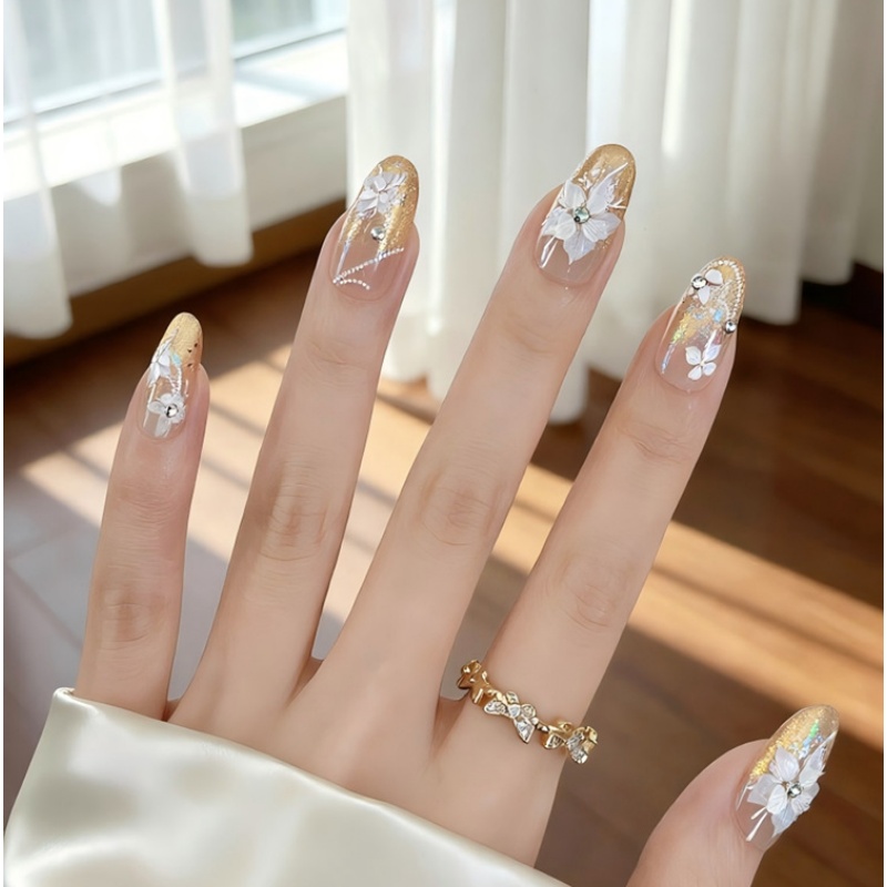 Elegante witte vlinderbloem na - Nail Art Elegant recensie en prijs